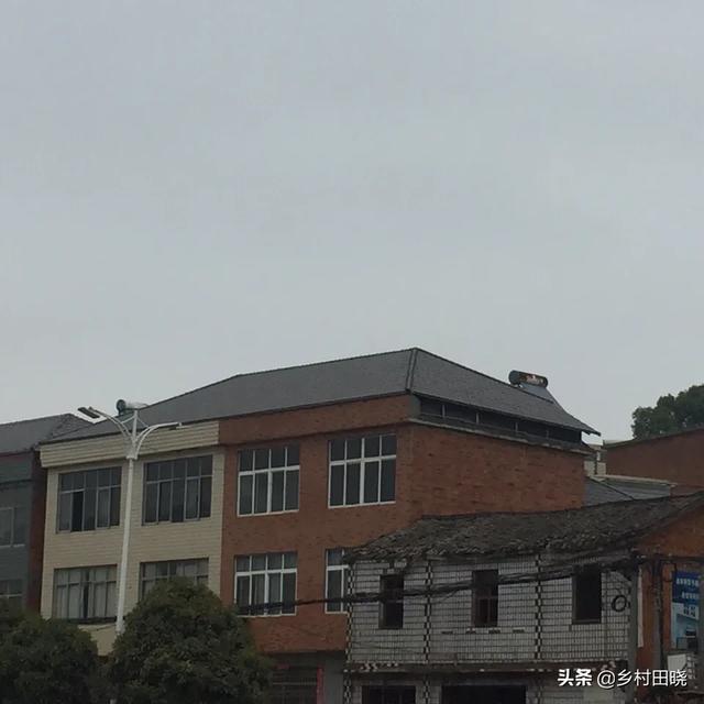 農(nóng)村自建房坡屋頂，用琉璃瓦還是樹脂瓦？看看內(nèi)行人的經(jīng)驗(yàn)分享